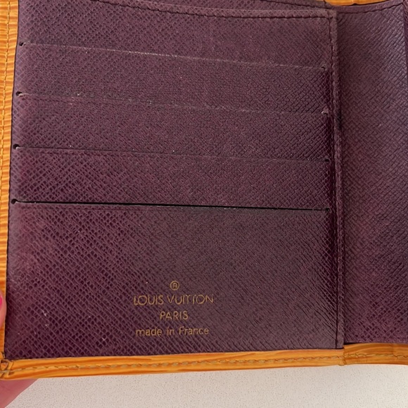 Louis Vuitton Epi Wallet - Picture 7 of 10